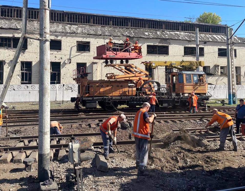 Відновили пошкоджену колію – у Запоріжжі поновили рух поїздів до станції Запоріжжя-1