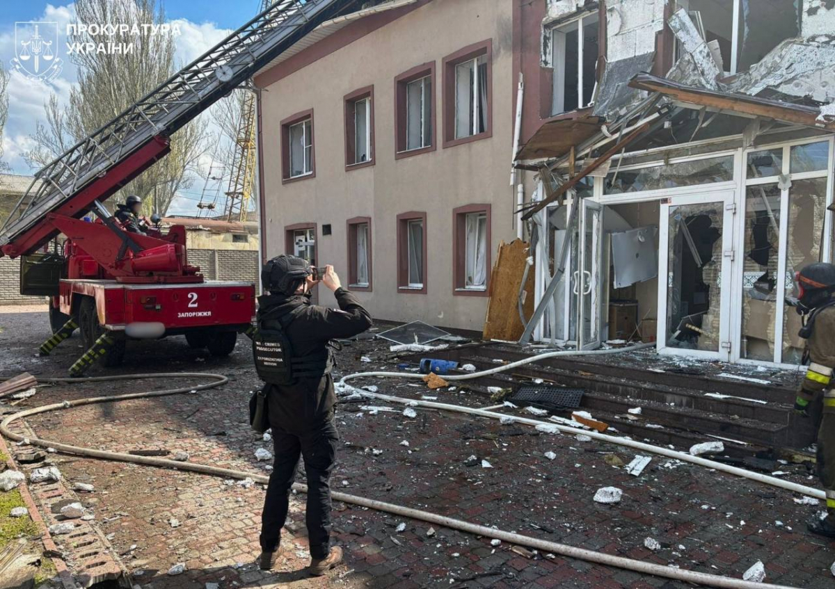 «Встигли тільки впасти на підлогу»: очевидці розповіли про удар БпЛА по Запоріжжю (фото)