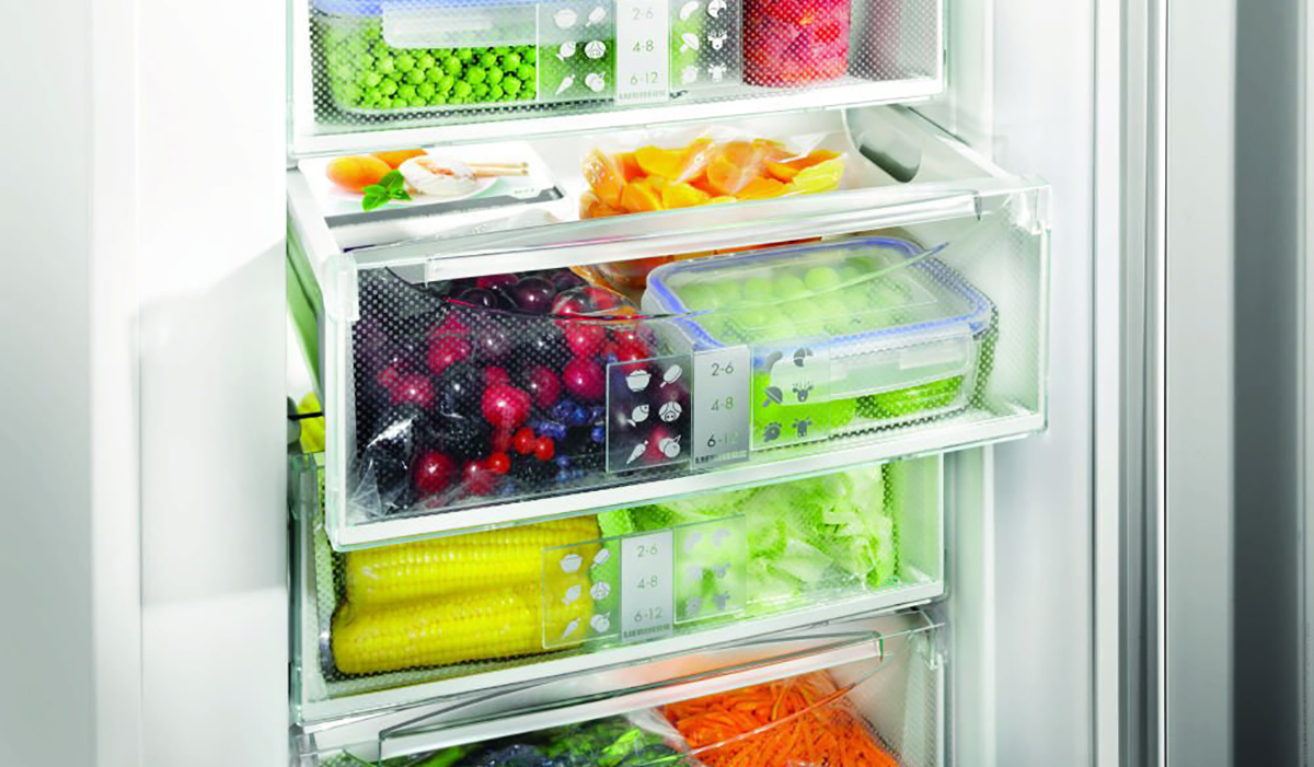 Краще не морозити: які продукти не варто зберігати в морозильній камері