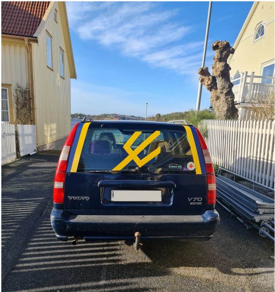 Громадянин Швеції подарував автомобіль запорізькій волонтерці