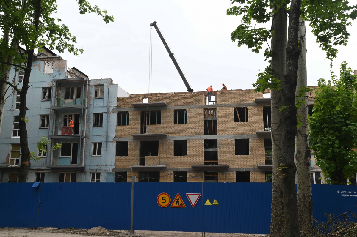 Можуть відбудувати достроково - як просувається відновлення багатоповерхівок в центрі Запоріжжя (фото)