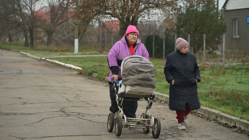 Понад три роки армія ворога стоїть на протилежному березі Дніпра та не дає спокою - як живуть у прифронтовому селі Запорізької області
