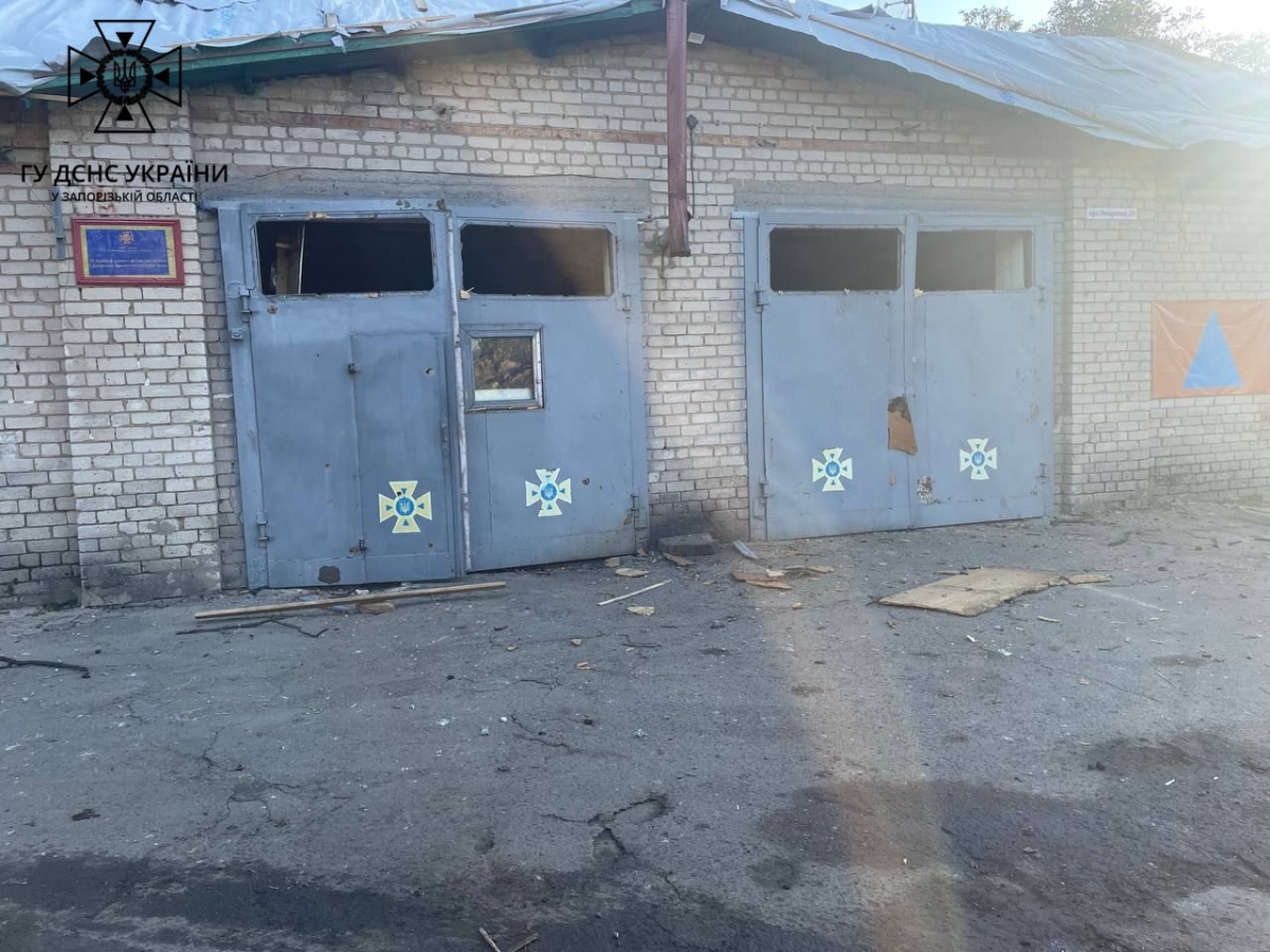 Ворог обстріляв пожежно-рятувальну частину в Оріхові: фото наслідків