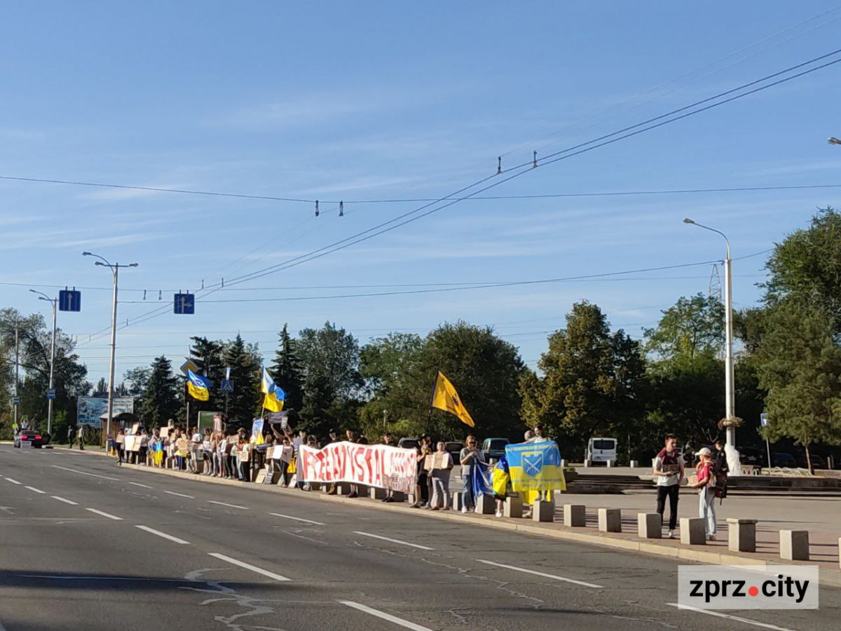  "Боротися, поки всі не повернуться додому" - у Запоріжжі відбулася акція на підтримку полонених захисників (фото)