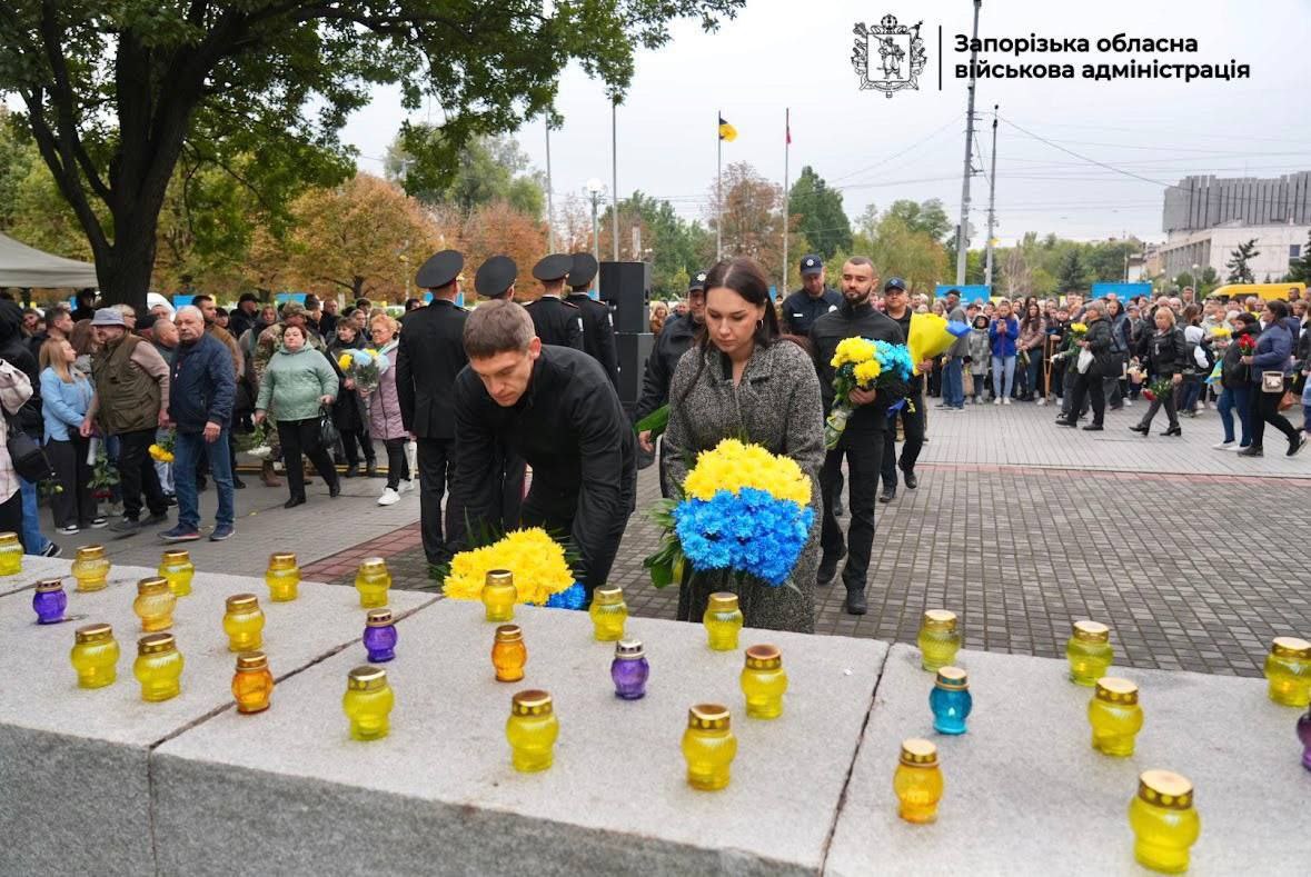 У Запоріжжі вшанували Героїв війни – Алея пам’яті поповнилася новими стендами (фото)