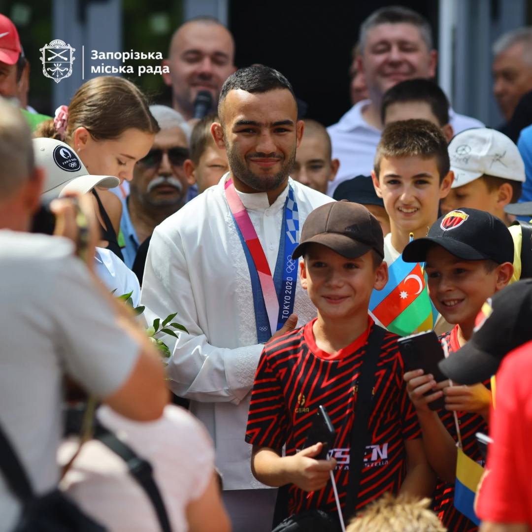 Запорізькі учасники Олімпіади зустрілись з дітьми та отримали сертифікати від влади - фото