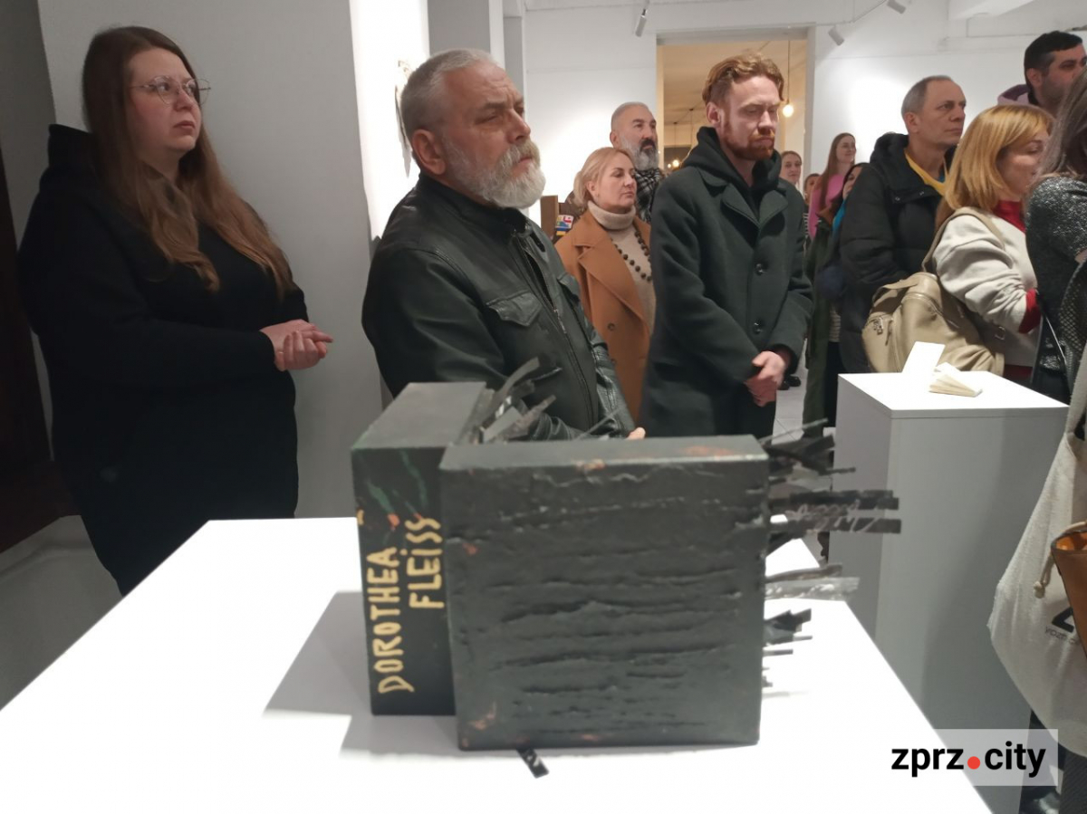 У Запоріжжі показали книгу, вирощену з гриба, та інші незвичайні артбуки - фото