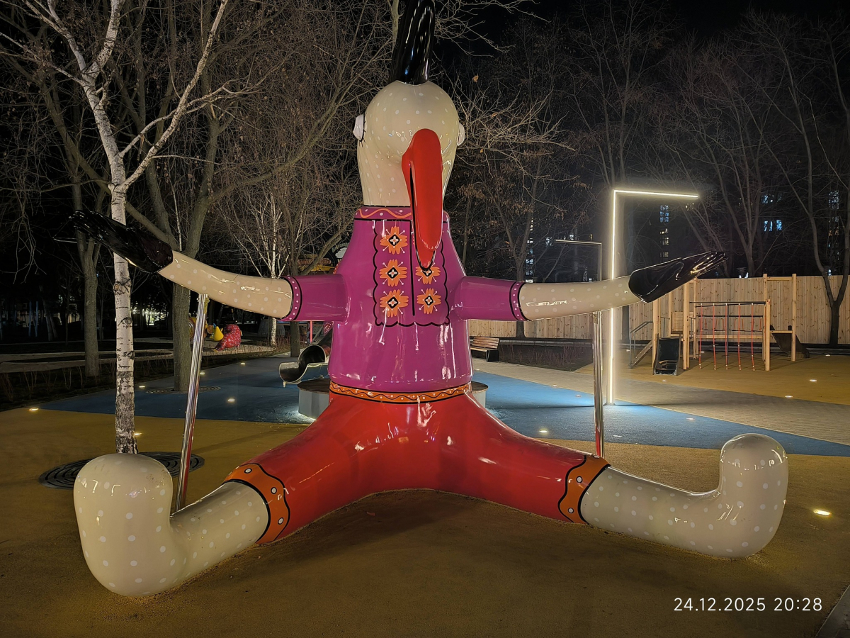 У Запоріжжі відкрили дитячий майданчик "Чарівний сад Марії Примаченко" - на яких картинах художниці можна побачити звірів з площадки