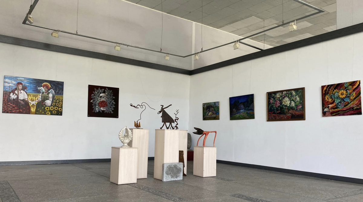 Мистецтво на уламках: у виставковому залі запорізьких художників відкриється перша під час війни виставка