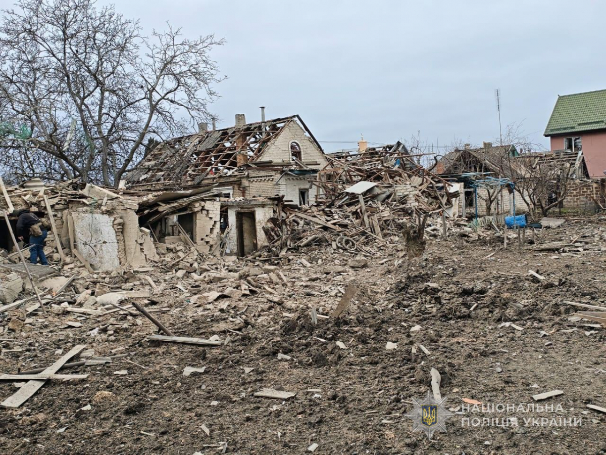 Ворожий КАБ влучив у приватний будинок у Запорізькому районі - загинула людина, кількість поранених збільшилась