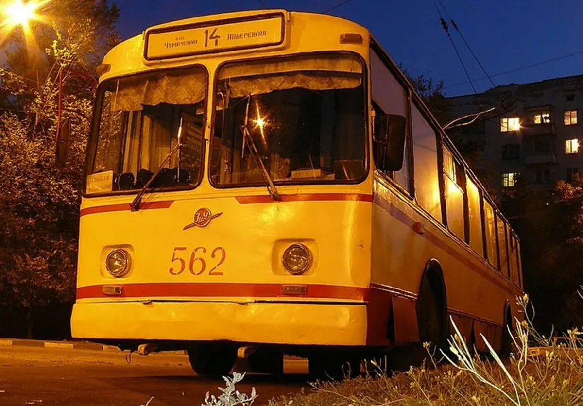Двоє дверей та хромовані поручні: як у Запоріжжі з'явилися перші тролейбуси