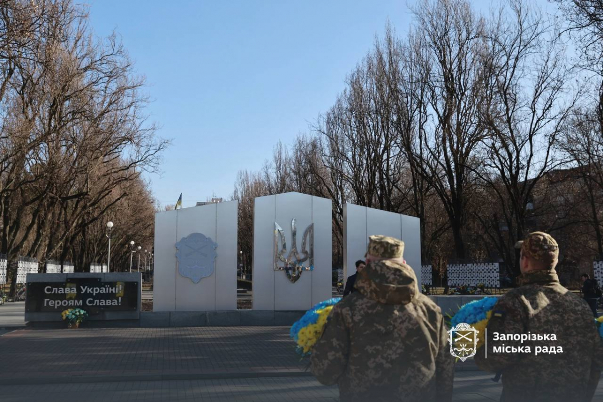 Шана загиблим героям - у Запоріжжі вшанували пам'ять полеглих добровольців (фото, відео)