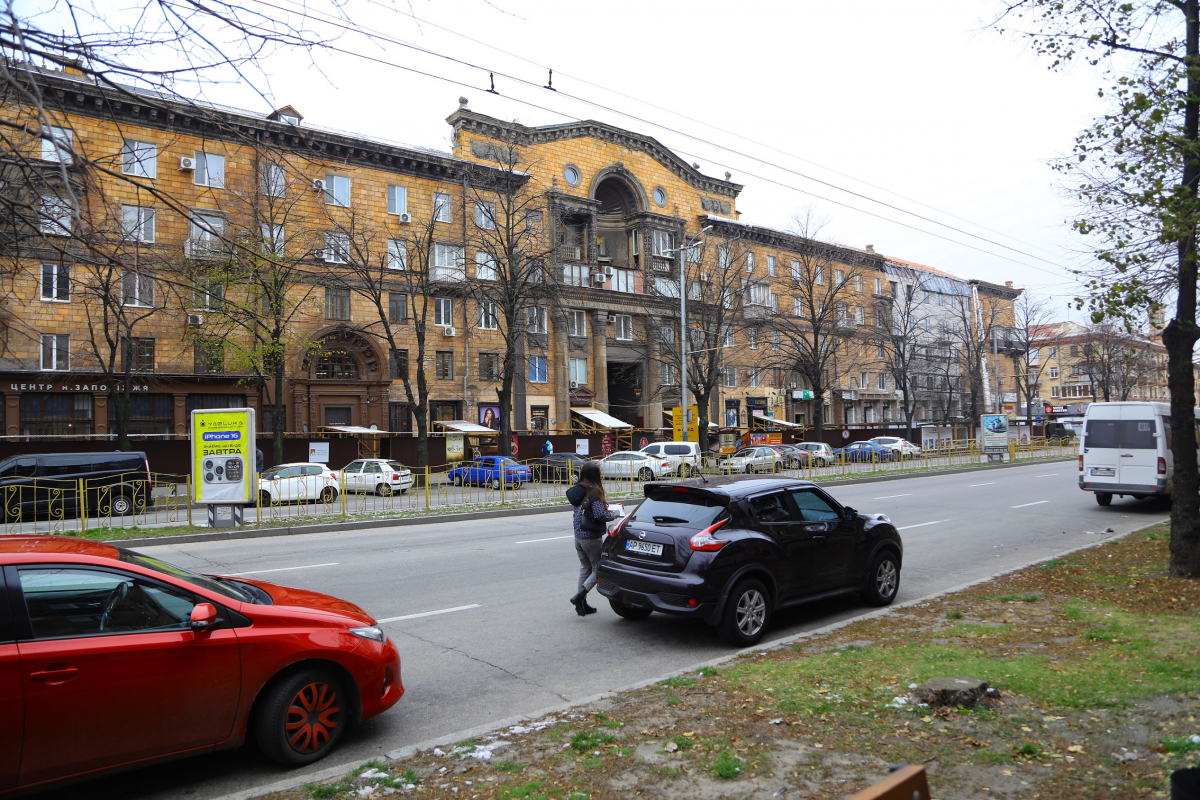 Історик розповів про цінність понівеченої ракетою рф багатоповерхівки в Запоріжжі