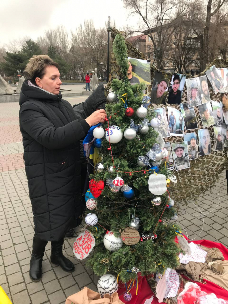 "Свято без свята" - у Запоріжжі рідні військовополонених нагадували суспільству про героїв, які знаходяться у полоні