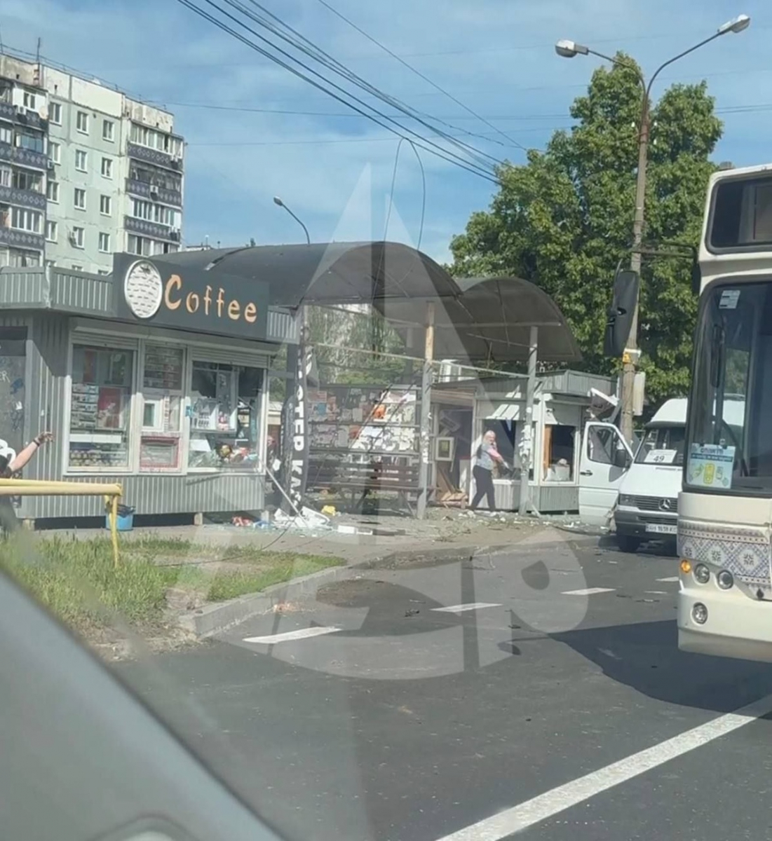 Росіяни вдарили по зупинці в Запоріжжі 8 червня.