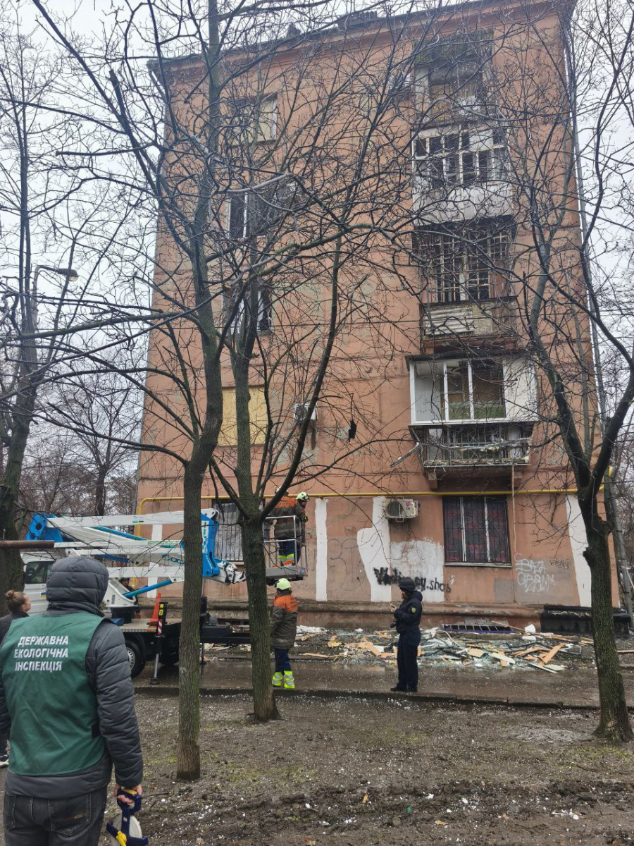 У Запоріжжі після атаки «шахедів» екологи виявили засмічення у двох районах (фото)