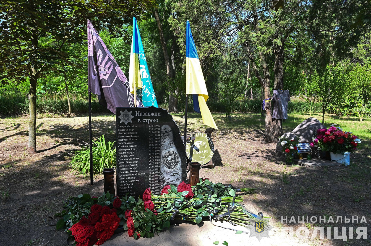 На Запоріжжі відкрили меморіал поліцейським, що загинули внаслідок російських ракетних ударів (фото)