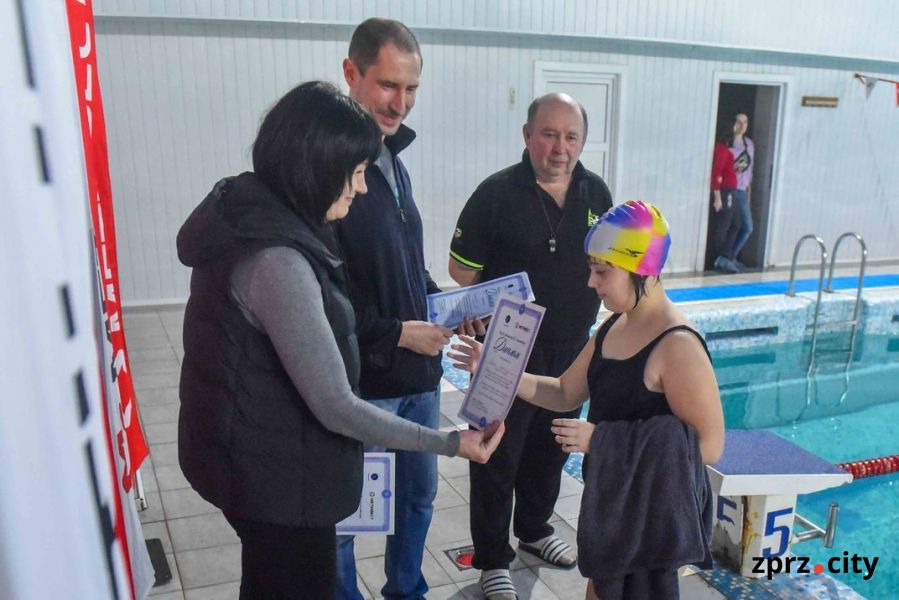 У Запоріжжі 118 дітей-переселенців навчились плавати за два місяці