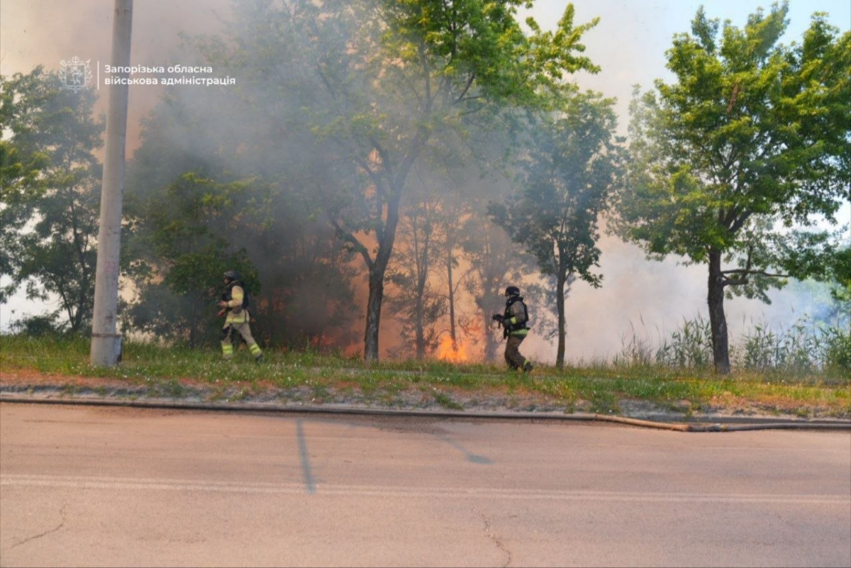 Пожежа на Пісках у Запоріжжі після влучання ФПВ-дрона