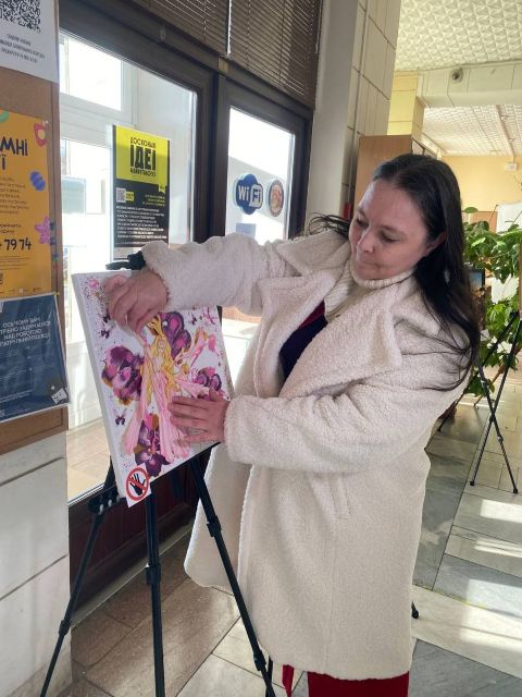 Трансформація ляльок: у Запоріжжі презентували виставку іграшок ручної роботи в незвичайному форматі (фото)