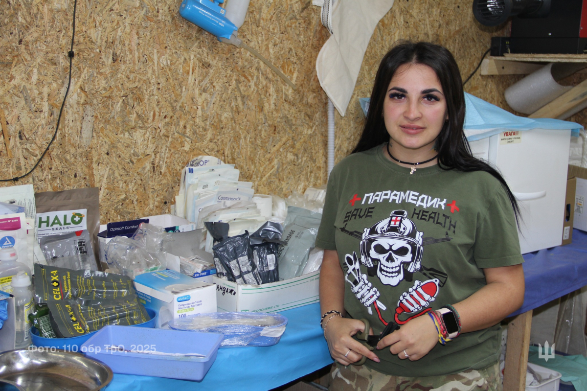 "Не змогла лишатися осторонь" - дівчина із Запоріжжя змінила професію кухаря на посаду бойового медика (фото)