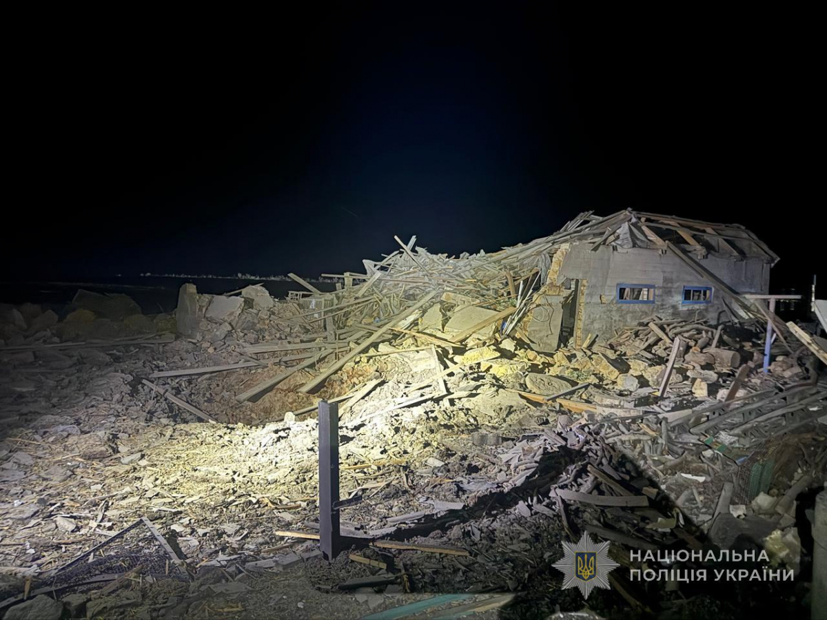 Ворожий КАБ влучив у приватний будинок у Запорізькому районі - загинула людина, кількість поранених збільшилась