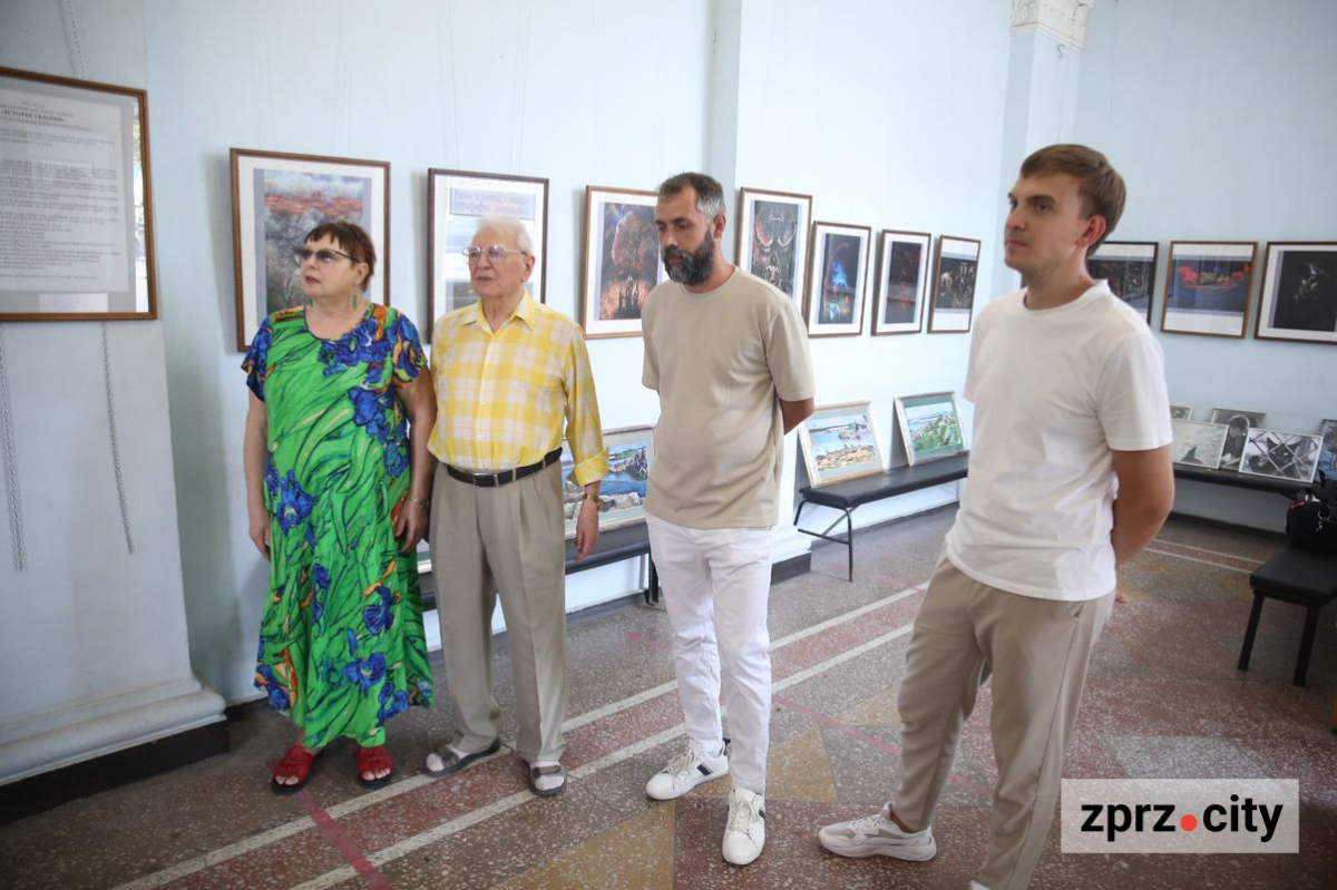 "Не очікував, що історія України буде настільки художньо інтерпретована" – у Запоріжжі відкрили незвичайну фотовиставку до Дня Незалежності