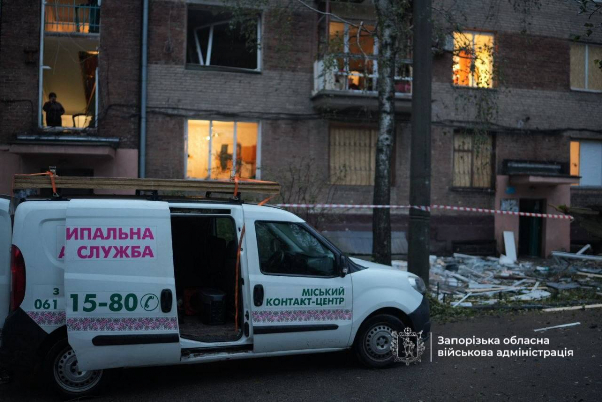 Росіяни вдарили дронами по Запоріжжю: загинула 27-річна жінка, поранило дитину та 58-річну жительку (фото)