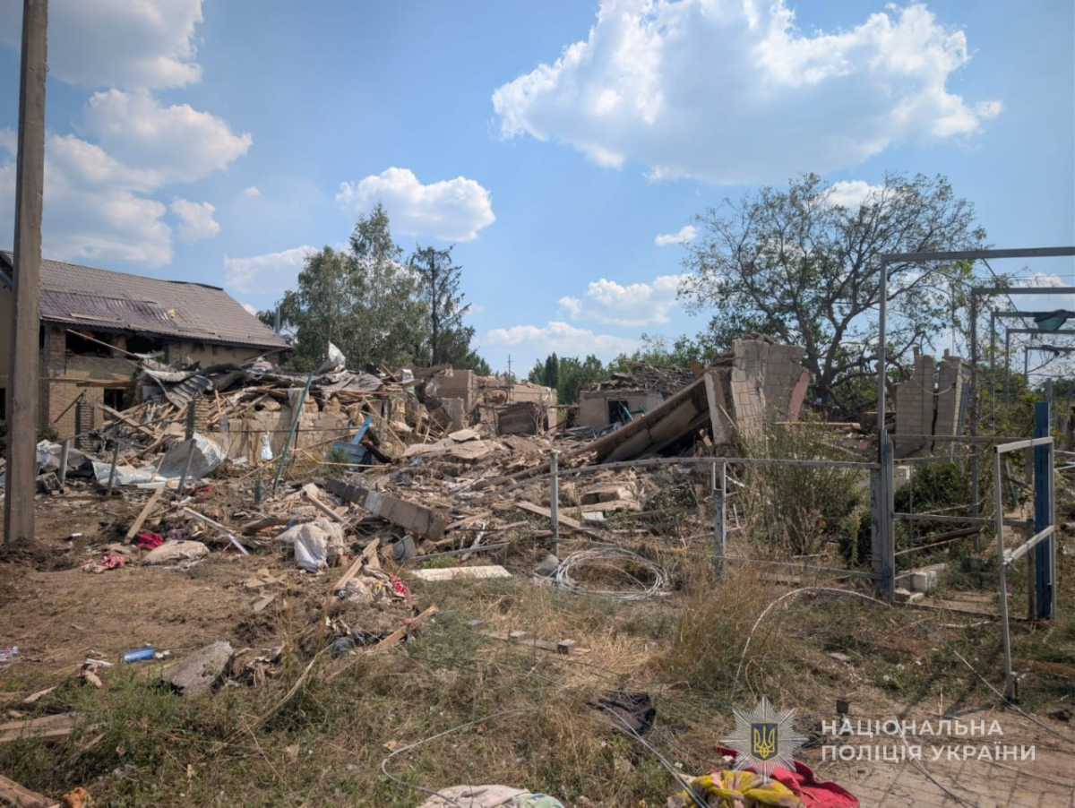 Загинули троє, четверо поранені: росіяни масовано атакували Запорізький район (фото)