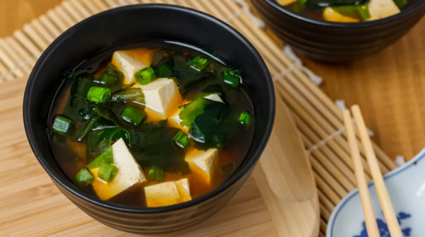 Швидко та смачно: як приготувати традиційний японський місо-суп