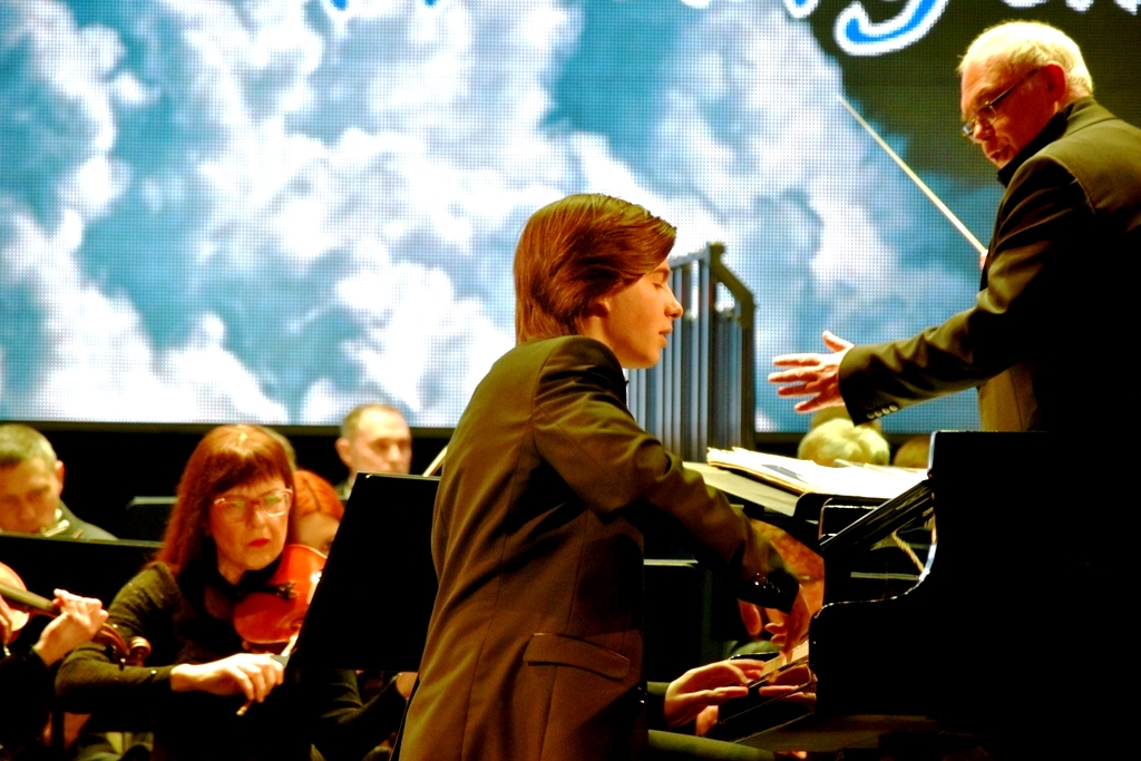 У Запоріжжі талановитий піаніст і відомий оркестр зібрали аншлаг