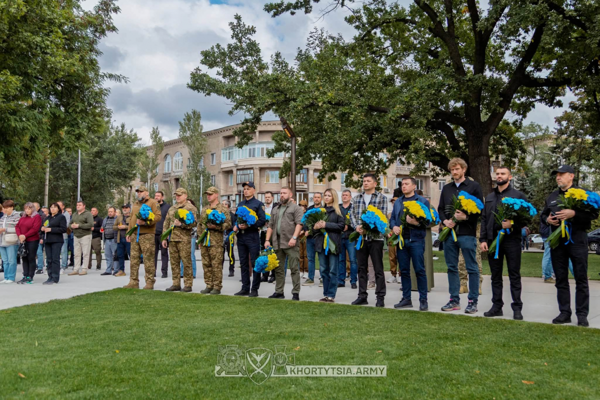 У Запоріжжі на «Дереві пам’яті» з'явилися нові дзвіночки з іменами 25 Героїв (фото)