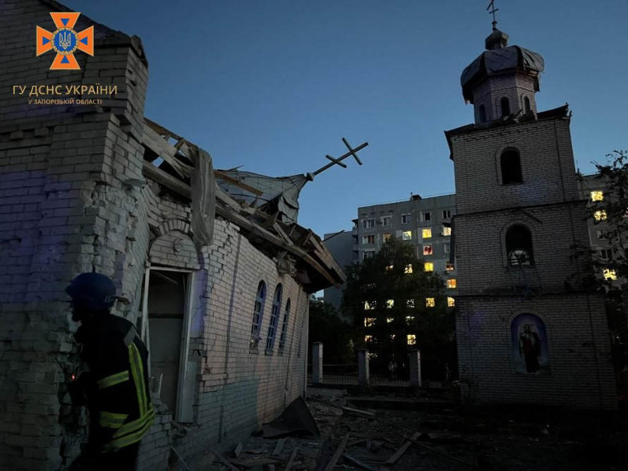 У Запоріжжі відновлюють зруйновану російською ракетою церкву - фото