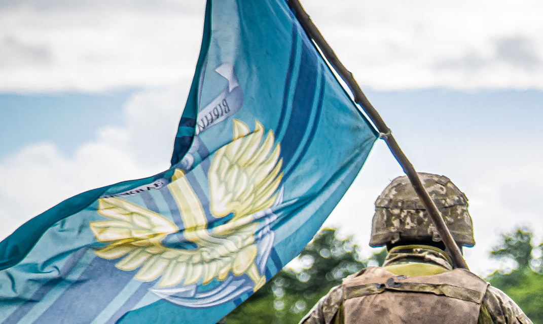 Піхотинці із Запорізької області "передали привіти" окупантам, які сховалися біля залізничних колій - відео
