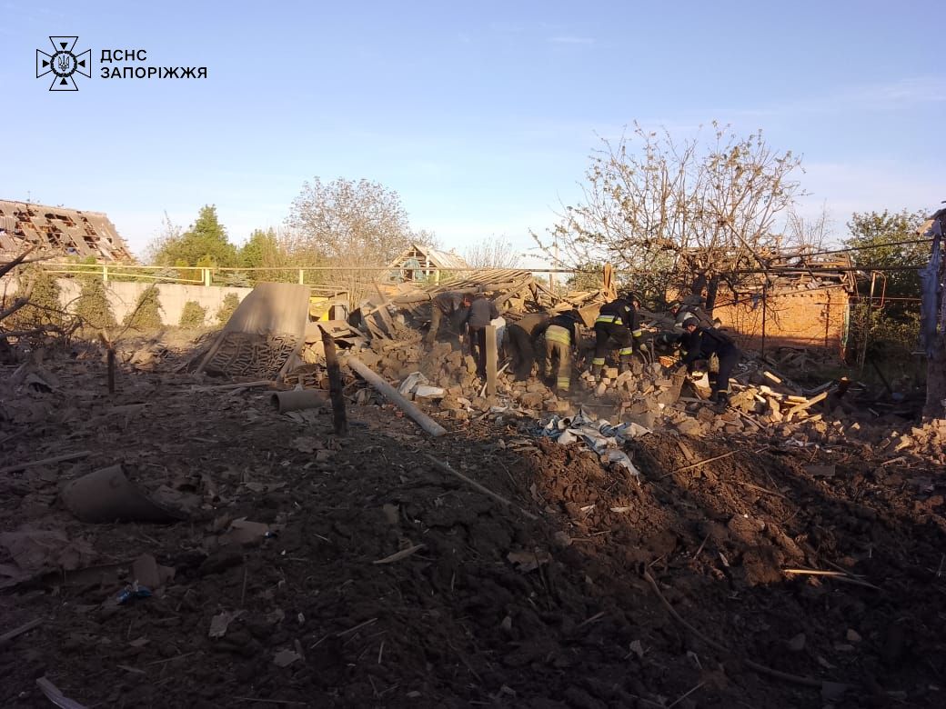 Росіяни вдарили КАБами по прифронтовому Оріхову - постраждали двоє чоловіків (фото)