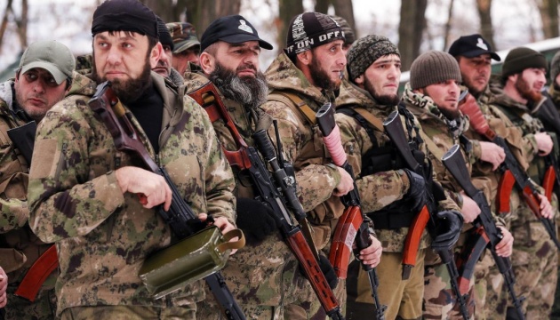 Насилля в окупованому Мелітополі - кадирівці «запрошуть» молодих дівчат до машин