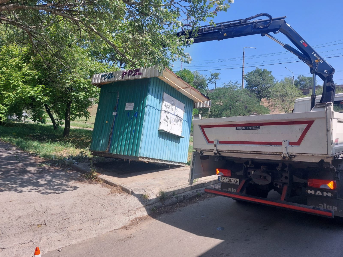 У Запоріжжі демонтували незаконну споруду, власник якої проігнорував попередження (фото)