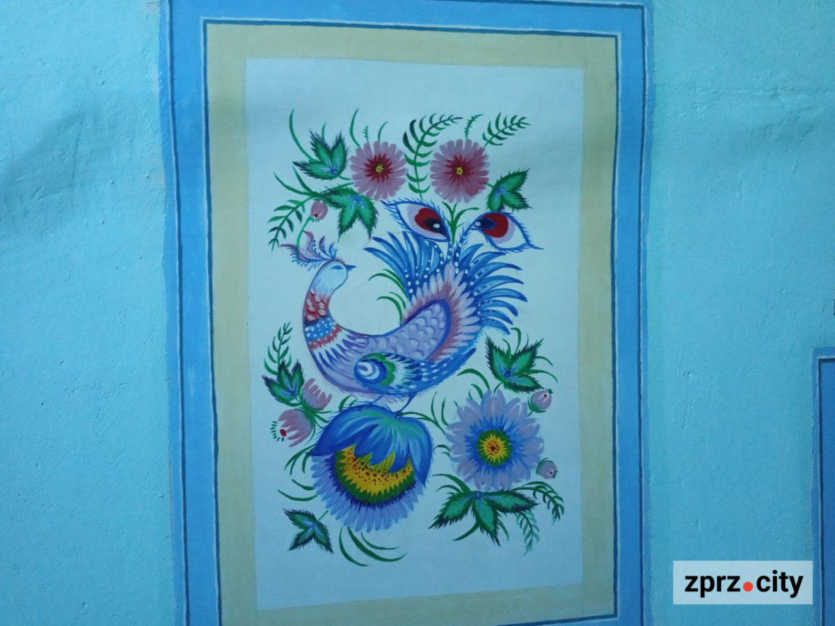 Стало відомо, хто прикрасив запорізьку багатоповерхівку розписами в стилі Марії Примаченко - фото