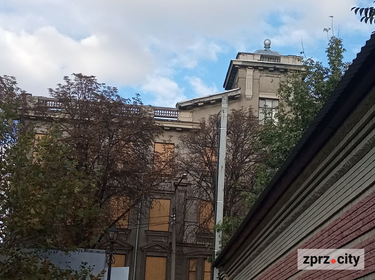 Осіння краса і мистецтво: як виглядає сквер в історичній частині Запоріжжя наприкінці вересня