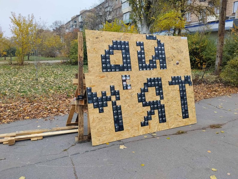 У центрі Запоріжжя знищили меморіальну інсталяцію – поліція шукає вандалів (фото)