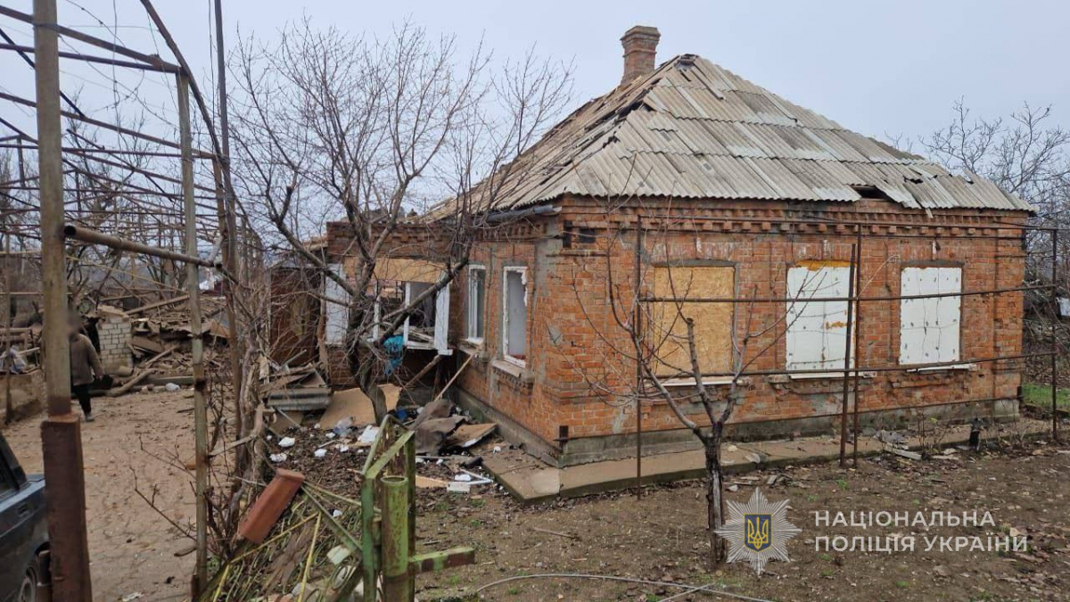 На Запоріжжі російський безпілотник влучив у цивільний автомобіль - поранено водія (фото)
