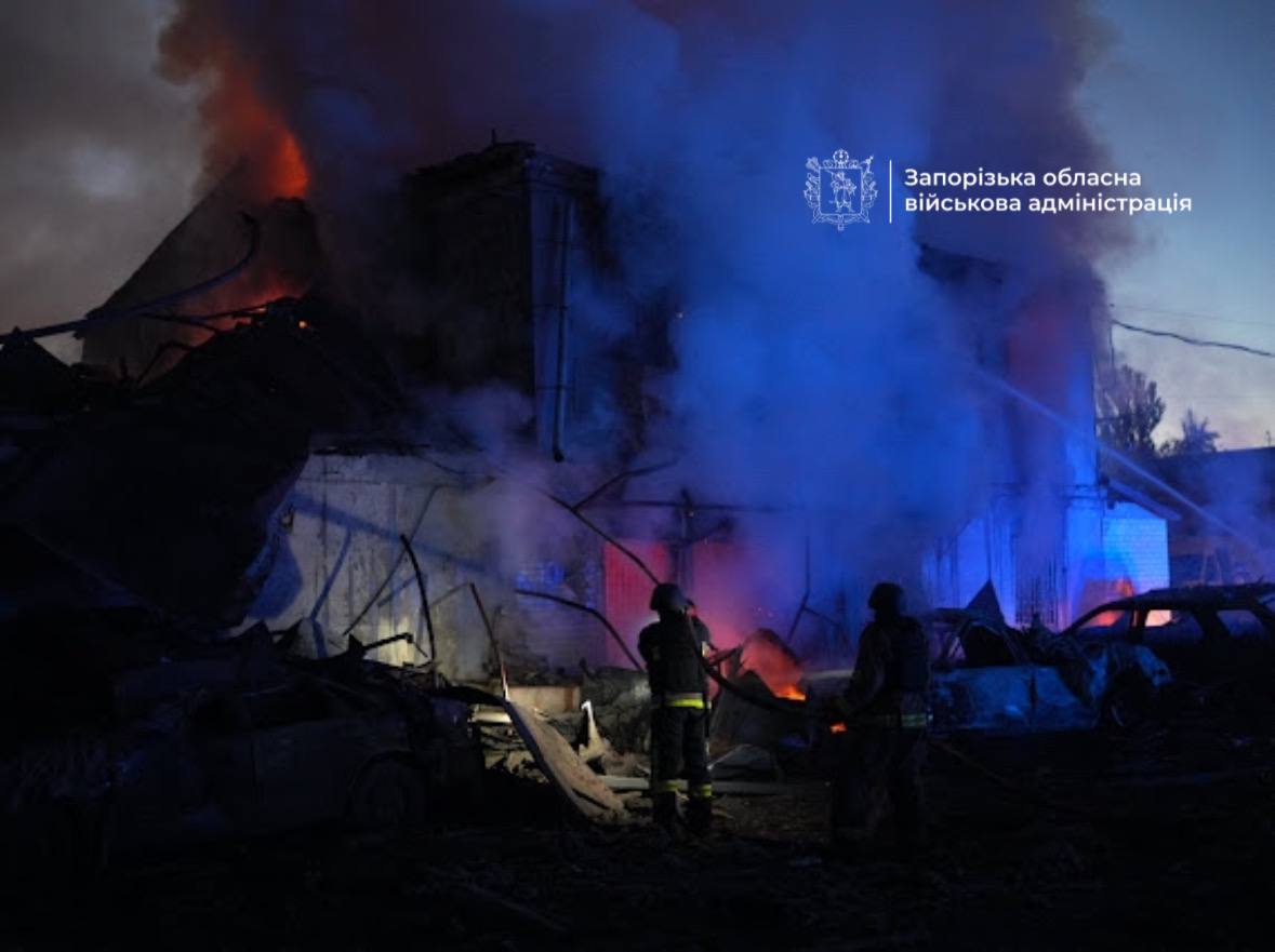 Поліція показала перші хвилини після авіаудару по Запоріжжю (відео)