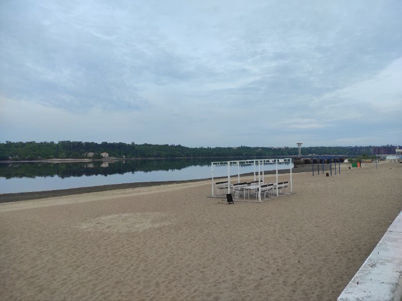 У Запоріжжі рівень води у річці Дніпро продовжує знижуватись - нові дані, фото