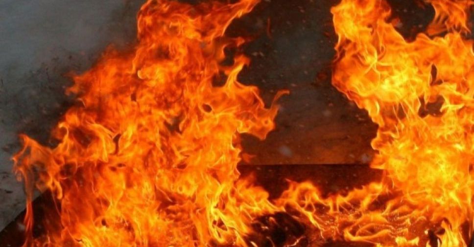У Запоріжжі через задимлення під час пожежі житла рятувальники вивели на свіже повітря дівчину із сусідньої квартири