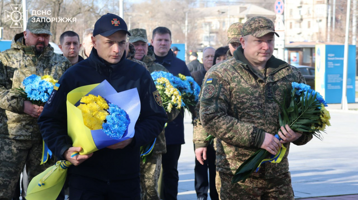 Шана загиблим героям - у Запоріжжі вшанували пам'ять полеглих добровольців (фото, відео)