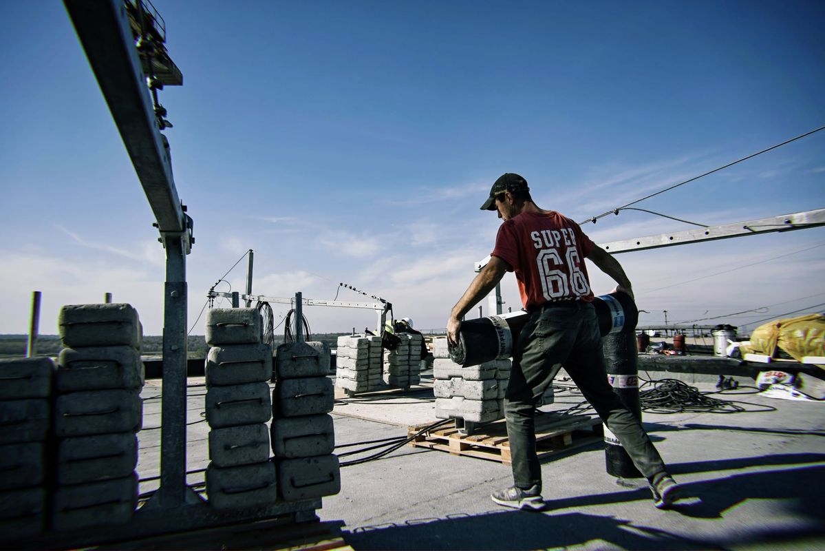 Перший під’їзд повністю добудували - в будинку на Запорізькій звели всі дев’ять поверхів (фото)