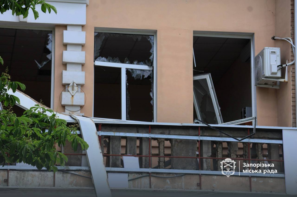Удар по Запоріжжю: росіяни атакували Олександрівський район (фото, відео)