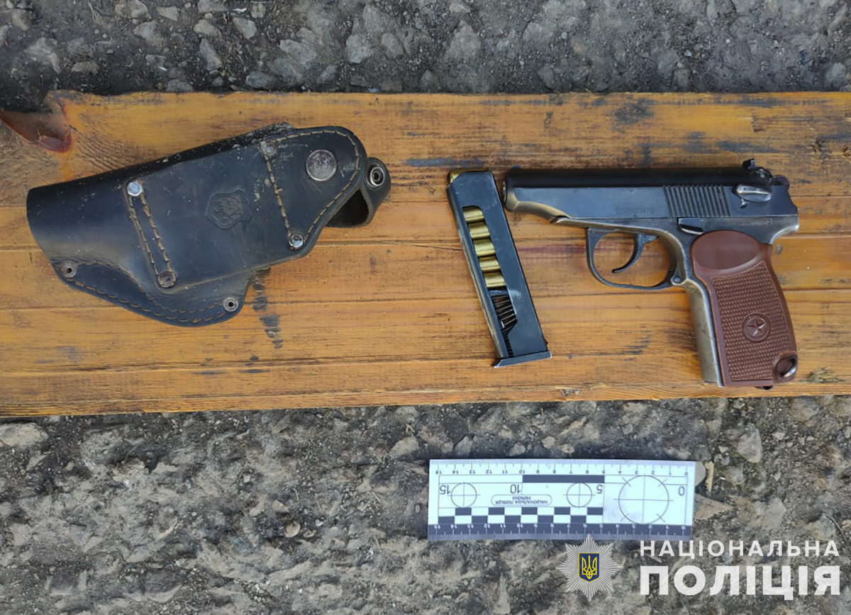 У місті Запорізького району чоловік зберігав дома зброю, боєприпаси й наркотики - що йому за це загрожує