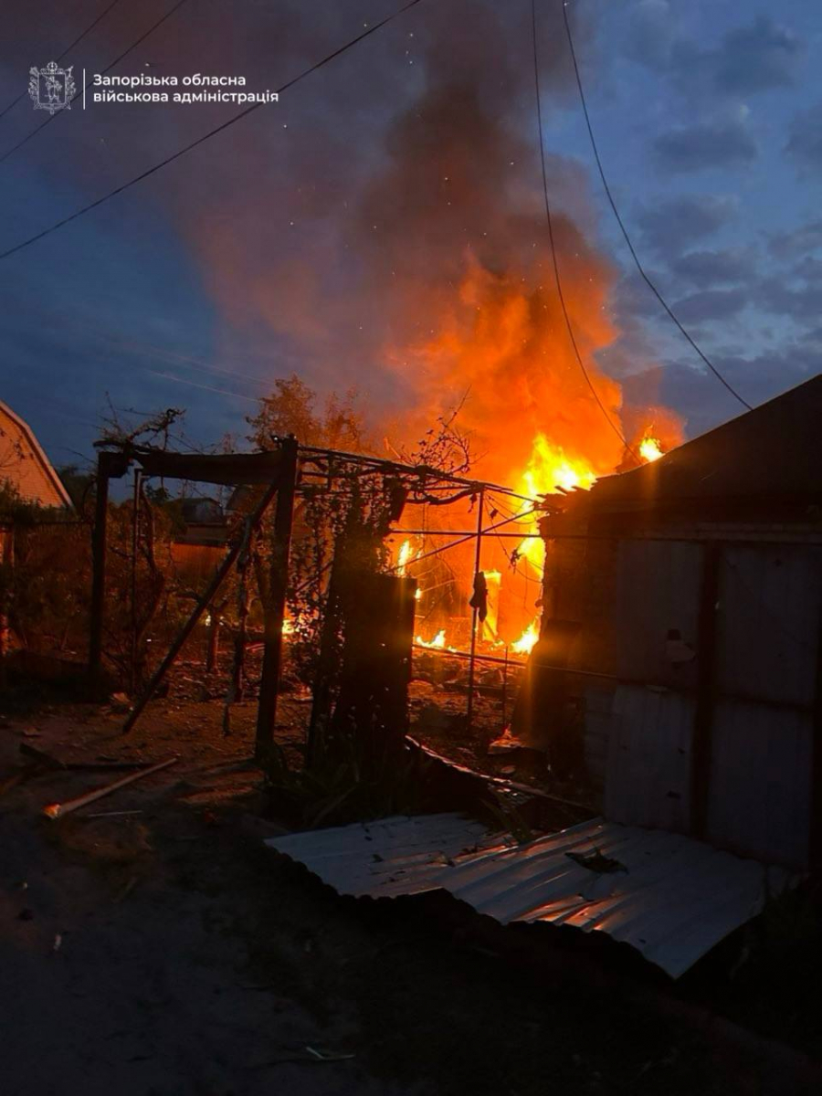 Наслідки ворожого удару по Запоріжжя, фото: ЗОВА