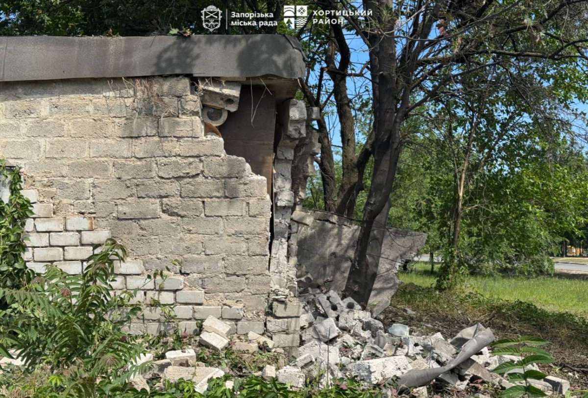 Росіяни атакували Хортицький район Запоріжжя: що відомо про наслідки ударів (фото)